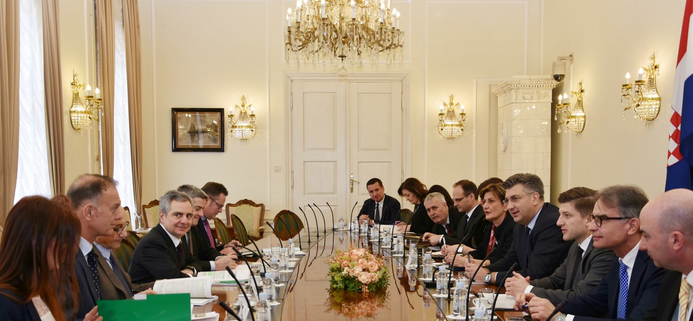 Predsjednik Vlade Plenković s potpredsjednikom EIB-a Scannapiecom